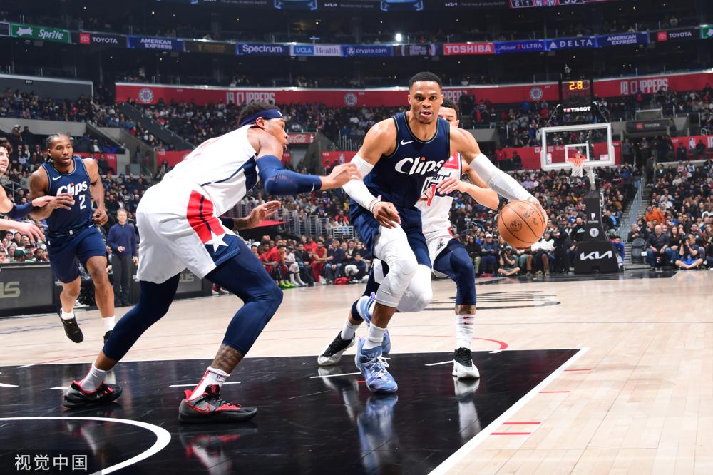 取得優勢的 取得優勢的